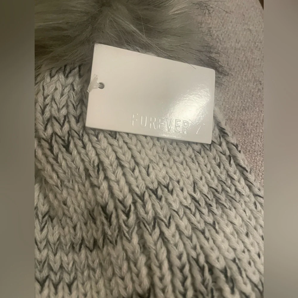 Forever 21 Knit beanie with Pom-Pom - Picture 4 of 6